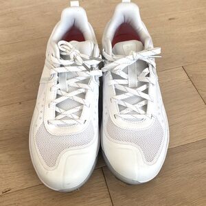 Women’s White Under Armour Softball Cleats Size 8. Brand New!!